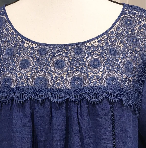 Chic Navy Lace Detail Blouse - Picture 3 of 7